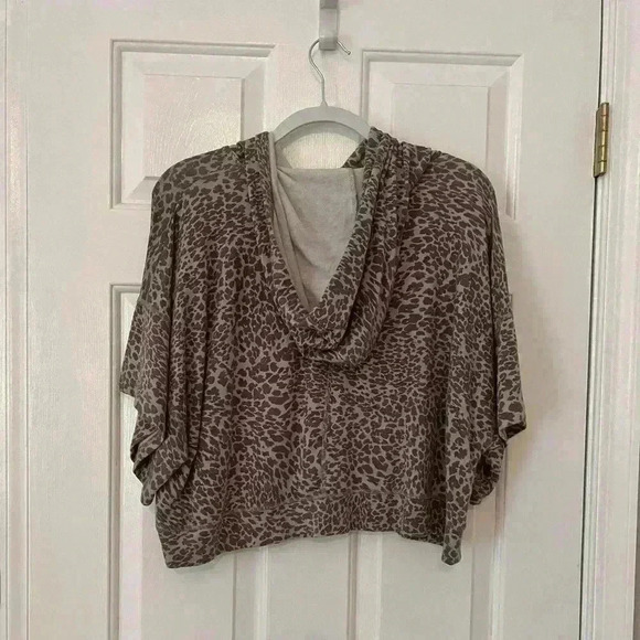 Mono B Crop Top - Picture 3 of 4